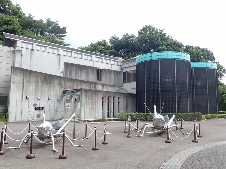 多摩動物公園「昆虫園本館」外観【画像：（公財）東京動物園協会】