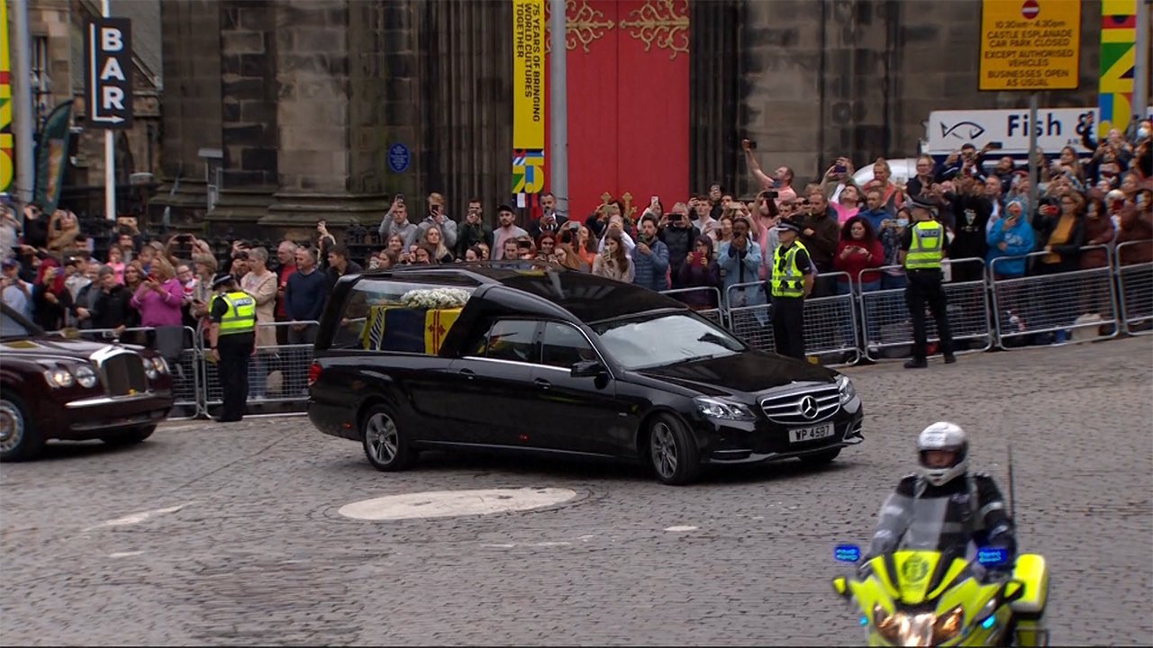 エリザベス女王 思い出 のエディンバラに 一方 安倍氏国葬 案内状 めぐり波紋 Fnnプライムオンライン エリザベス女王のひつぎが 毎年 避暑地と ｄメニューニュース Nttドコモ