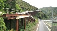 山に突如現れた「天空へ続く道」の正体　国道1号線を守る道だった!【駿河区・丸子】