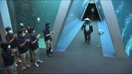 水族館の「当たり前」を変えた21年 アクアマリンふくしま初代館長 浦島太郎の姿で退任式