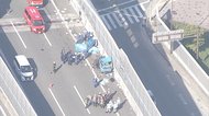 大阪・トラック3台からむ事故 2人死亡 3人を病院搬送
