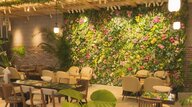 壁一面のフラワーウォール 花に囲まれた幸せな空間がSNSで話題 フラワーショップ併設のカフェ＆ウェディング店【岐阜発】