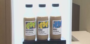 「推しラベル」コーヒーで映画鑑賞! 味もラベルも自分好みにカスタマイズ…「気分が上がる」消費の仕掛けとは?
