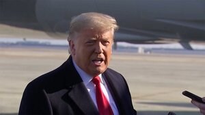 退任後はトーンダウンか? エアフォースワンで別荘へ トランプ大統領
