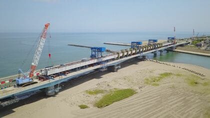 北陸道で“100年持つ橋”を架ける一大プロジェクトが進行中！1万人以上が携わる手取川橋の巨大工事に密着