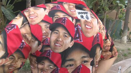 数えてみたら大谷翔平選手が131人!! 「顔だらけTシャツ」の