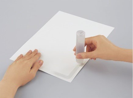 「液体のり」は塗るとこんな感じ