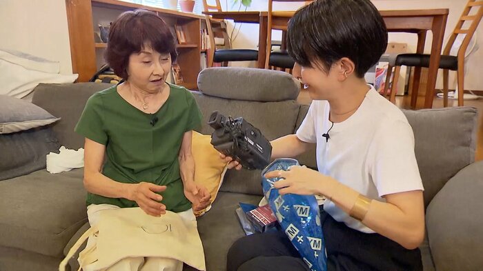 真代さんの友人・板垣潮美さんが25年前のカメラとテープを発見した