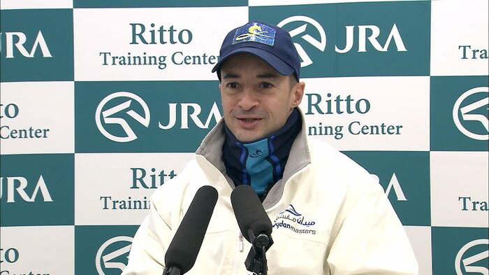 共同会見を行うC.ルメール騎手