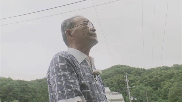 忠魂碑の維持管理を担う緑川一男さん