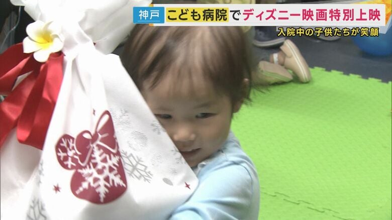 「クリスマス」各地でサプライズプレゼント　子供はカニ　パンダにケーキ　 闘病中の子どもたちにはディズニーが上映中の映画をプレゼント｜FNNプライムオンライン