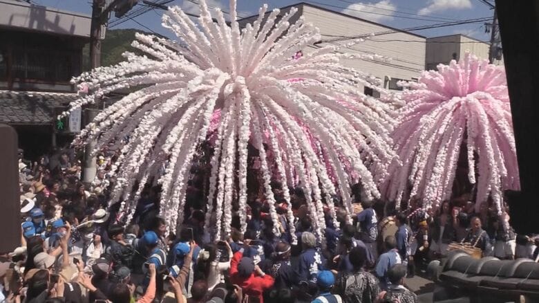 高齢化で不参加決める町内も…色鮮やかな“花みこし”が乱舞し合う『美濃まつり』後世に残そうと奮闘する家族の思い｜FNNプライムオンライン
