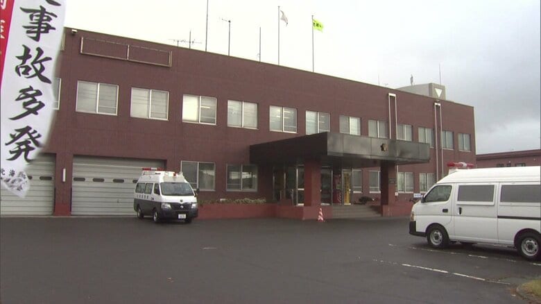 パキスタン国籍の住所不定33歳無職男が軽トラックに石を投げてフロントガラスを破壊、車体に傷を付ける…被害者の男性に追いかけられ200メートル逃走、近くの住宅に逃げ込む〈北海道・士別市〉｜FNNプライムオンライン