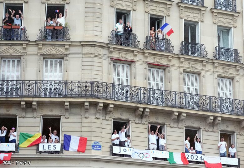 【危険】パリでバルコニー落下の危機!? オリンピック開会式で大きなダメージか　専門家「大量のひび割れを確認」｜FNNプライムオンライン