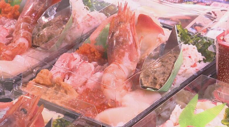 海鮮丼にトウモロコシの“限定パン”　「北海道物産展」ながの東急百貨店で始まる　「駅前開店60周年」和牛を楽しむ特別コラボ弁当も　48年前から続く1、2位を争う人気催事　11月11日まで｜FNNプライムオンライン