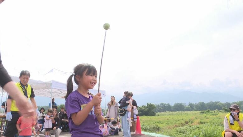地区内外から100人参加「てっかりんご飛ばし大会」　被災した地区を元気に　長野市長沼地区　｜FNNプライムオンライン