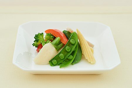 水で濡らしたクッキングペーパーで包んで、温野菜サラダ（提供：ライオン）