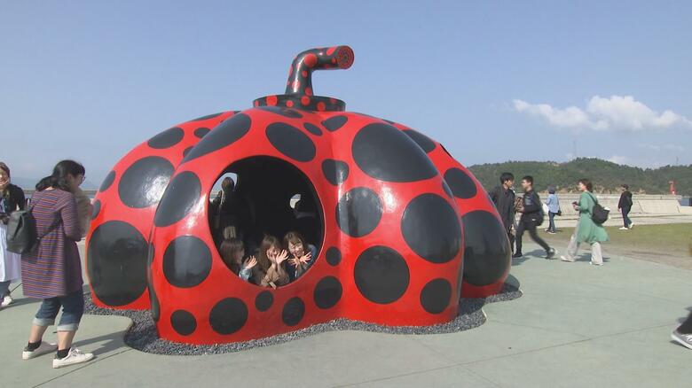 奇抜なカボチャ（香川・直島／2006年～）