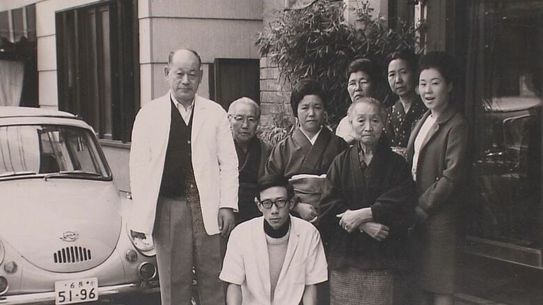 写真左　初代・近藤繁二郎さん　（昭和40年代前半）