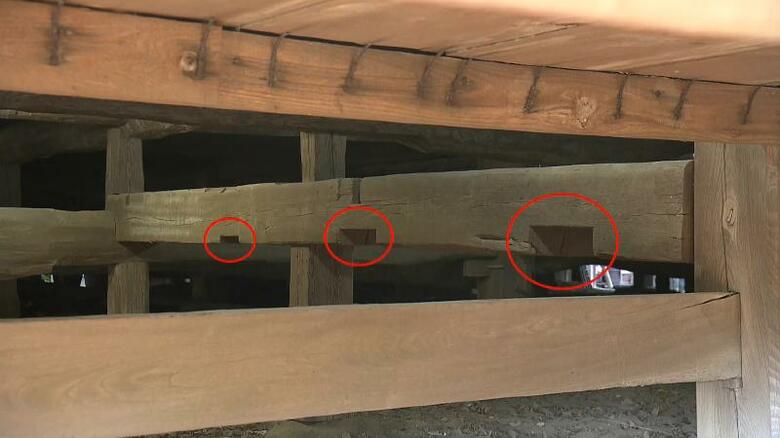 床下に使われている古い木材