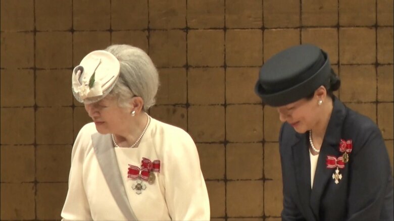 雅子さまを呼ばれて二人で会釈される皇后さま6（提供：日本赤十字社）