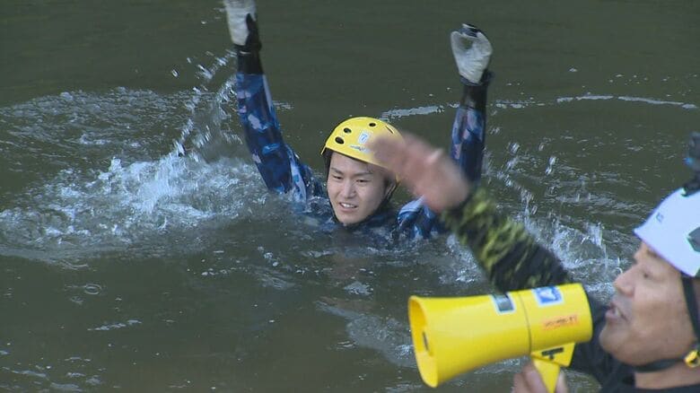 手を上げるのは危険