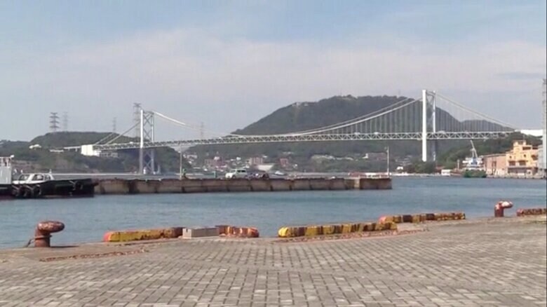 門司港レトロ地区から眺める関門海峡の景色