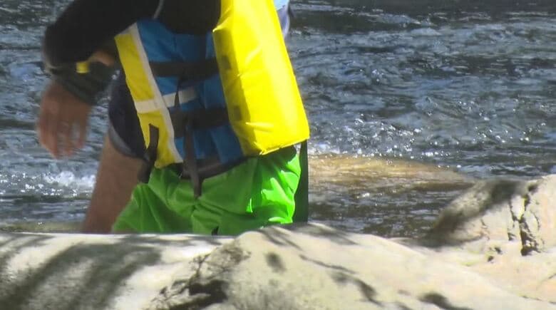 ライフジャケットを着けるなど対応を