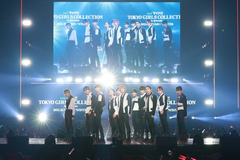 INI　(c) マイナビ TOKYO GIRLS COLLECTION 2022 AUTUMN/WINTER