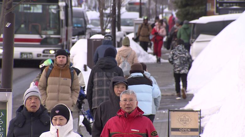 周辺の町はインバウンドでにぎわうがー