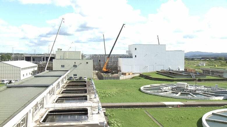 建て替え工事が進む仁井田浄水場（秋田市仁井田）