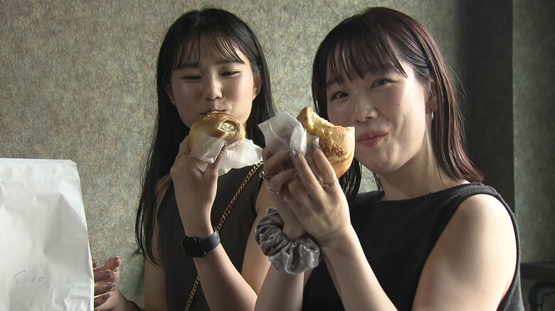 ベーグルを購入した客も笑顔に