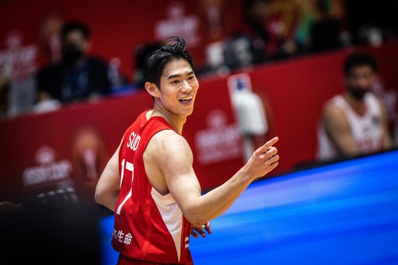 3ポイントシュート9本を決め、勝利に大きく貢献した須田侑太選手（C）FIBA