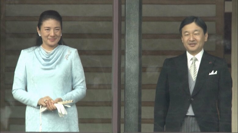 長和殿のベランダに立たれる皇太子ご夫妻