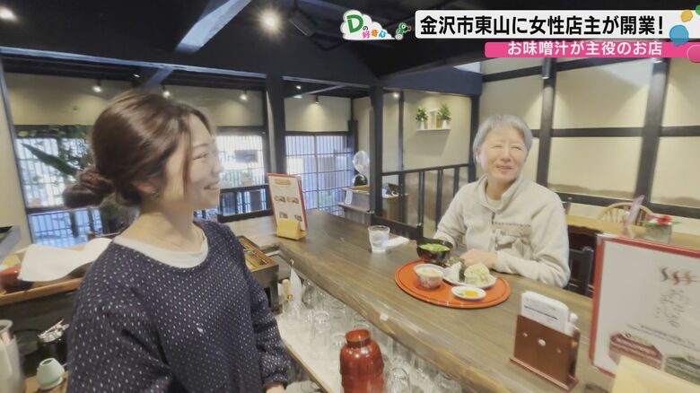 客と会話する橋本さん