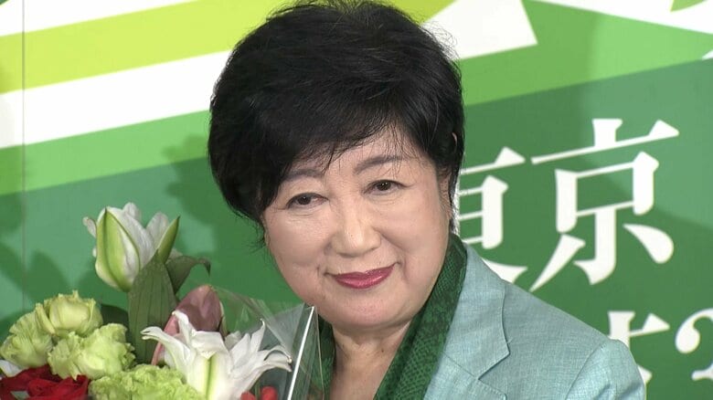 3期目当選確実を果たした小池百合子氏（7日午後8時過ぎ）