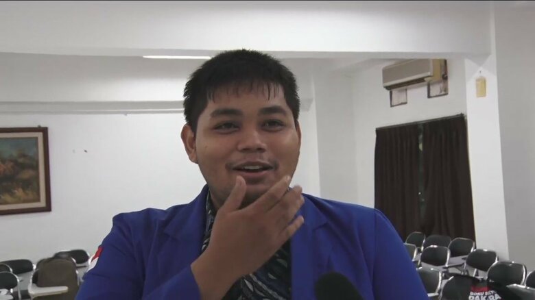 両陛下にお会いするためひげをあとで処理しますと話すアルルさん（23）