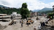 ネパール大規模土石流　道路や橋が寸断されるなど救助難航　発生から72時間迫る中、懸命な捜索続く
