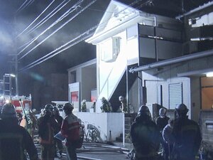 「2階から煙が出ている」と通報…アパートの一室で火災 火元の部屋から男性救出 一時意識不明も回復