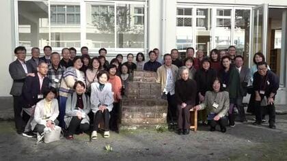 卒業から50年…タイムカプセル開封　当時の自分が語る夢や希望に“対面”　明治5年開校の大野市下庄小学校　福井