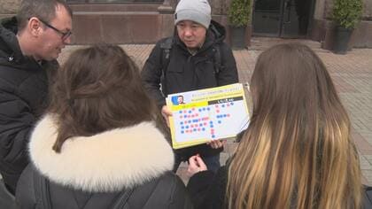「勝ってほしいけれど厳しいかも」“アナログ日本式”でウクライナ50人街頭インタビュー　親ロシアの街オデーサの「生の声」
