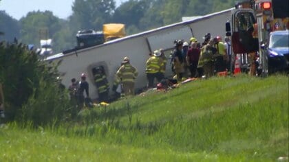 「ナイアガラの滝」観光を終えたバスが横転…乗客5人死亡し子ども含む数十人が重軽傷　日本人の被害は確認されず　アメリカ