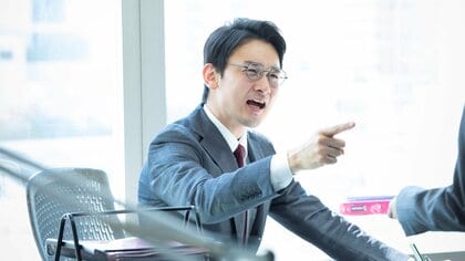 「お前のせいで仕事が進まない」フロア中に響く大声で叱責…「私が悪い」とハラスメント被害を認識できなかった20代会社員の相談