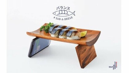 “ながらスマホ”だと食べられない「お皿」!? ノルウェー発の不思議なアイテムに注目