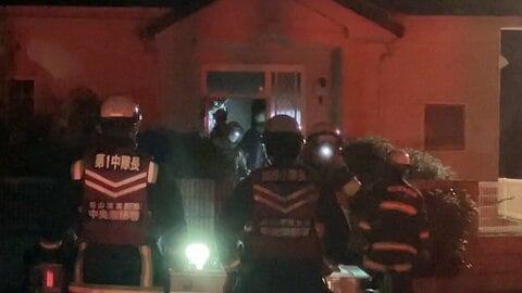 木造2階建て住宅が燃える火事　住人の70代夫婦2人が病院搬送後に死亡　1階の居間と台所焼ける　愛媛・松山市