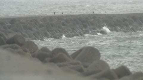 海に転落した9歳男児助けようとした20代男性の死亡確認　男児は意識不明の重体　未明に釣り　兵庫・淡路市