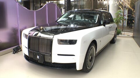 ロールス・ロイスが100周年記念「ファントム」をアジア初公開　エンブレムや内装に純金使用で25台限定
