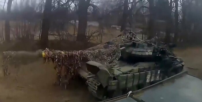 破壊されたウクライナ軍のT-64BV戦車