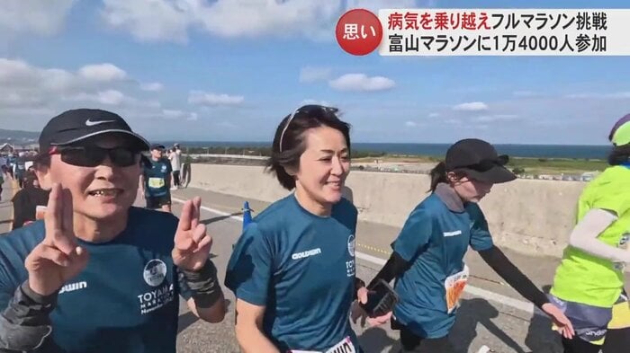 軽快な走りを見せる久美子さんと娘の香織さん