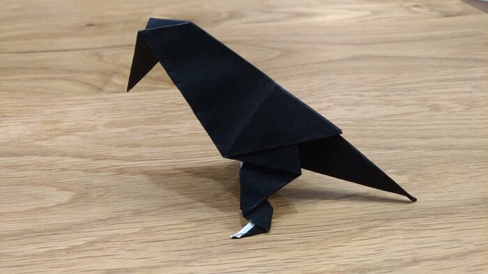 素材は黒の折り紙
